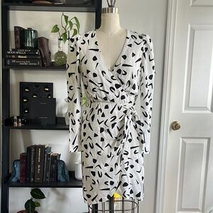 & Other Stories Black & White Wrap Dress NWT size 0 Longsleeve